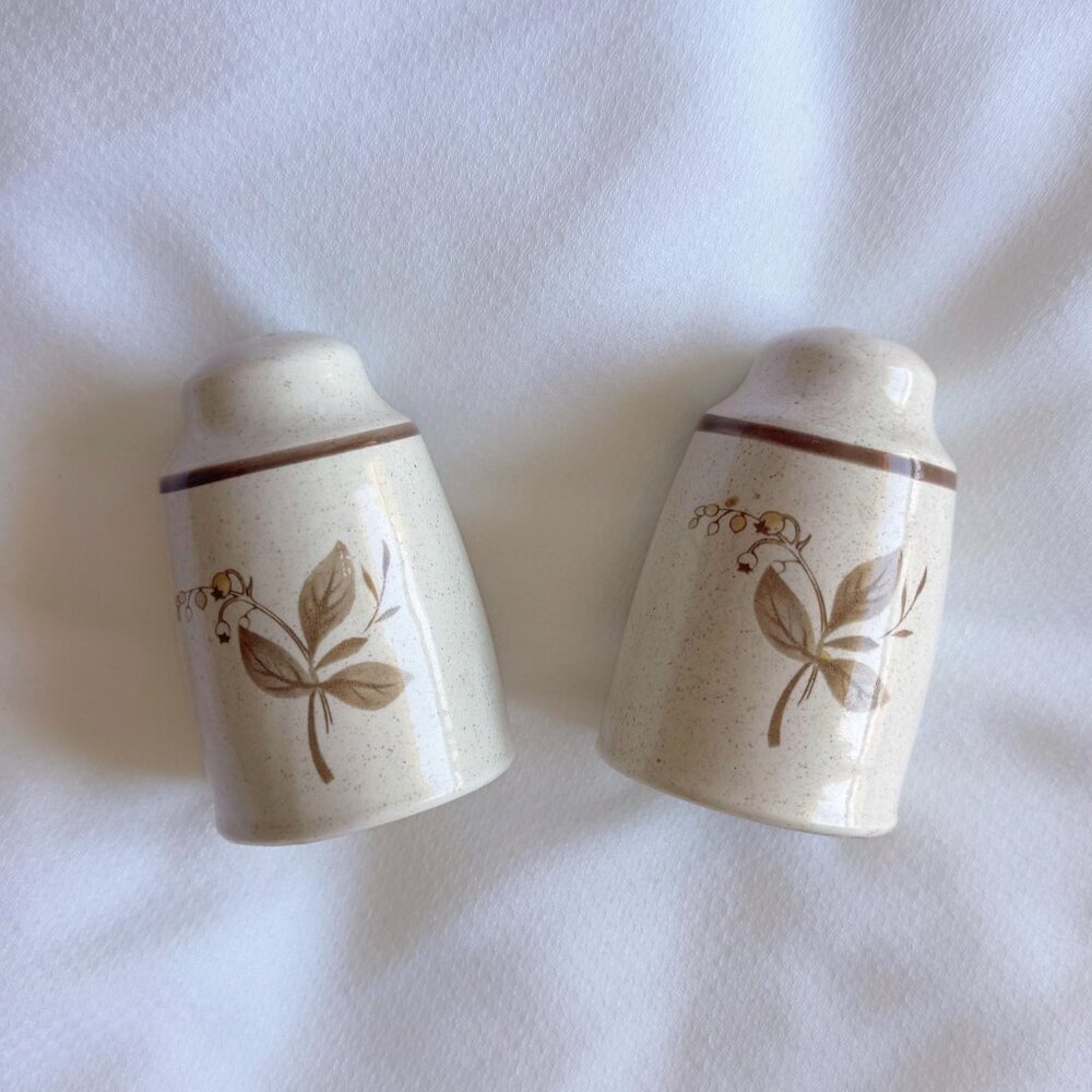 Vintage Royal Doulton Lambethware Salt and Pepper Shakers, 1977 Stoneware
